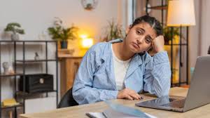 खुशियों को खुद से दूर धकेलती हैं ये 5 आदतें, आज ही छोड़ने में है समझदारी 