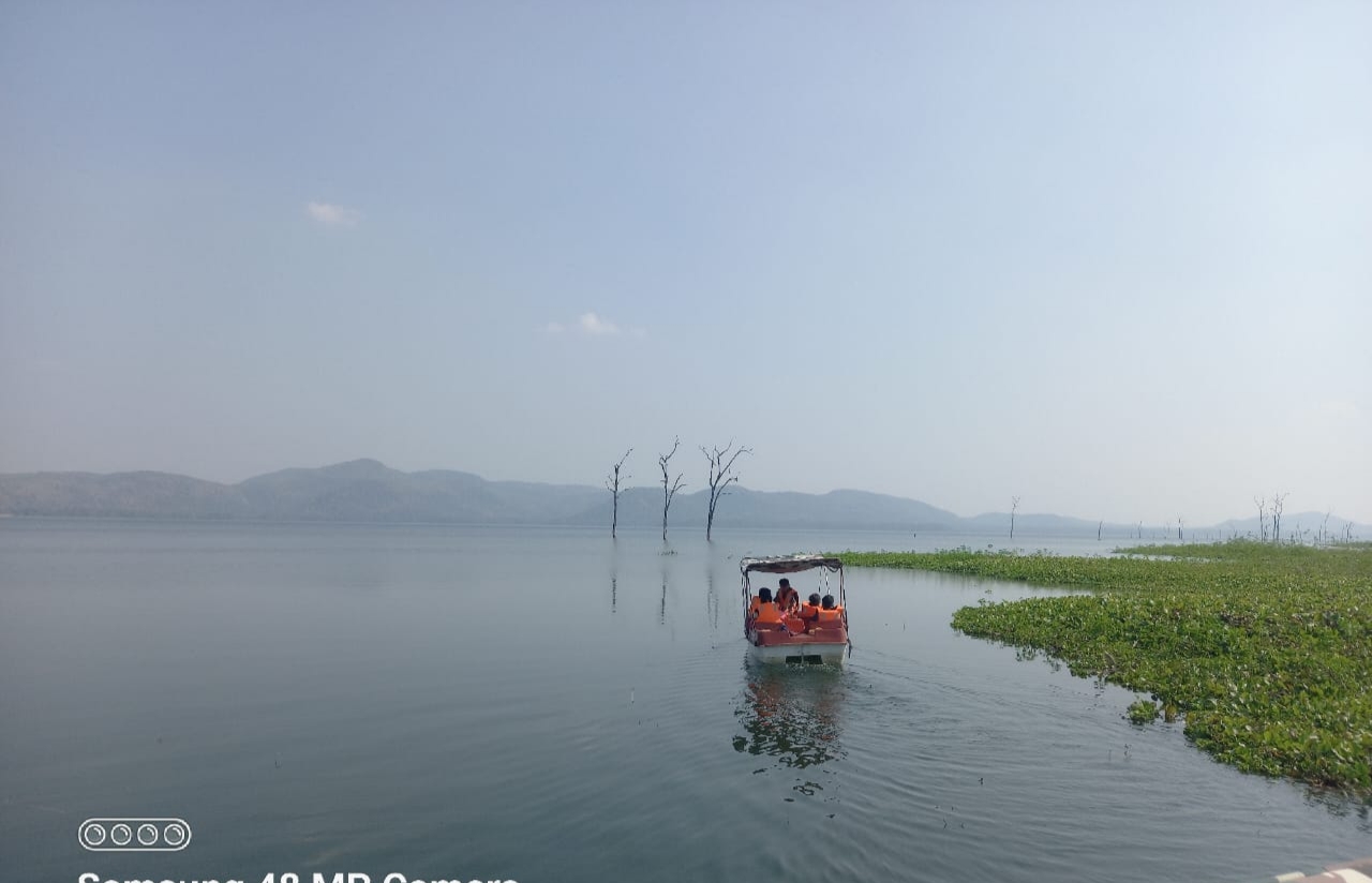 सोंदूर जलाशय में नौका विहार: प्रशासनिक प्रयासों से शीघ्र होगा पुनः संचालन