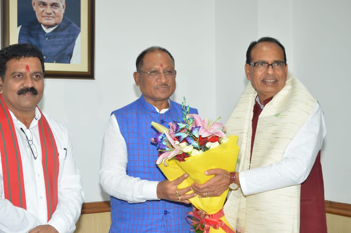  छत्तीसगढ़ के मुख्यमंत्री साय ने आज नई दिल्ली स्थित कृषि भवन में केंद्रीय कृषि एवं ग्रामीण विकास मंत्री शिवराज सिंह चौहान से सौजन्य मुलाकात की