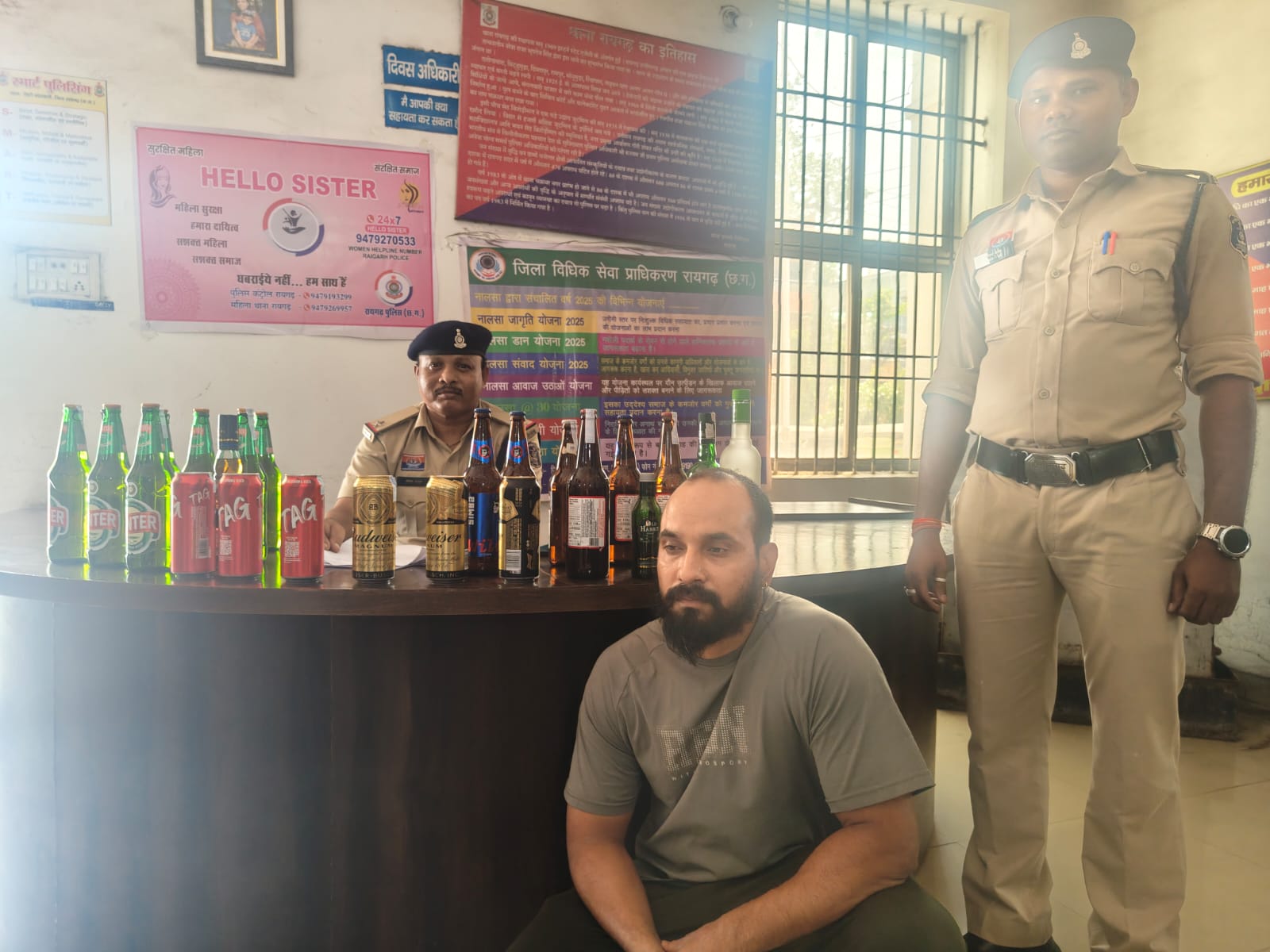 ऑपरेशन आघात के तहत रायगढ़ पुलिस की बड़ी कार्रवाई, जानकी होटल में शराब रेड