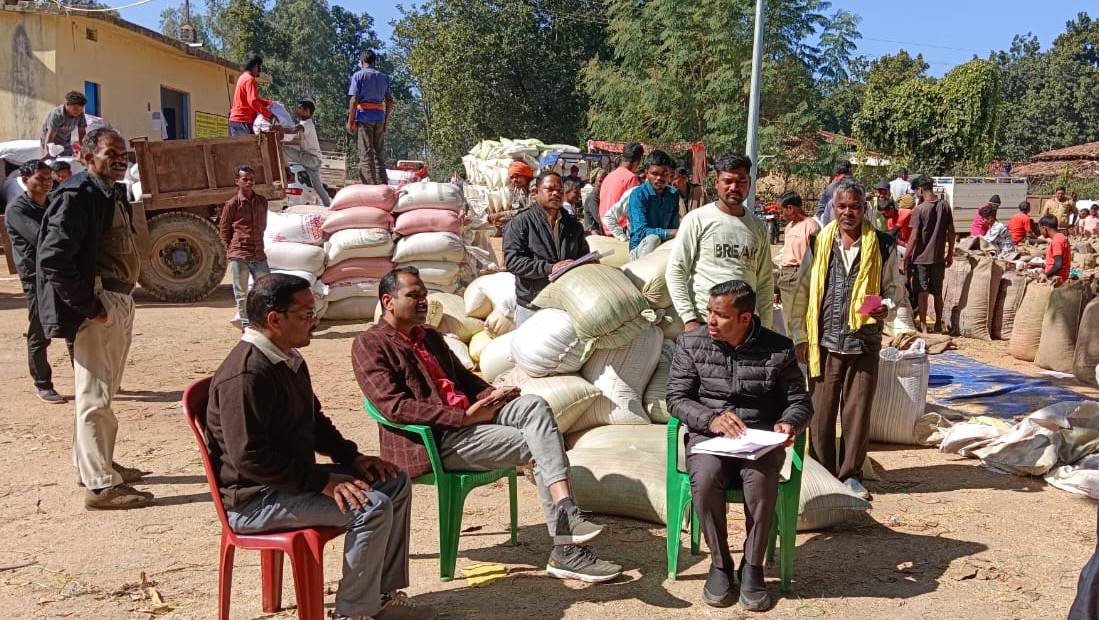  कोरिया जिले में 120 बोरी धान जब्त