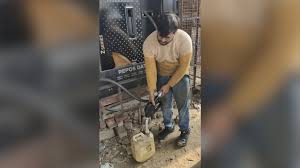 घर के अंदर ही बना डाला फर्जी पेट्रोल पंप,छापा पड़ा तो सन्न रह गए अधिकारी