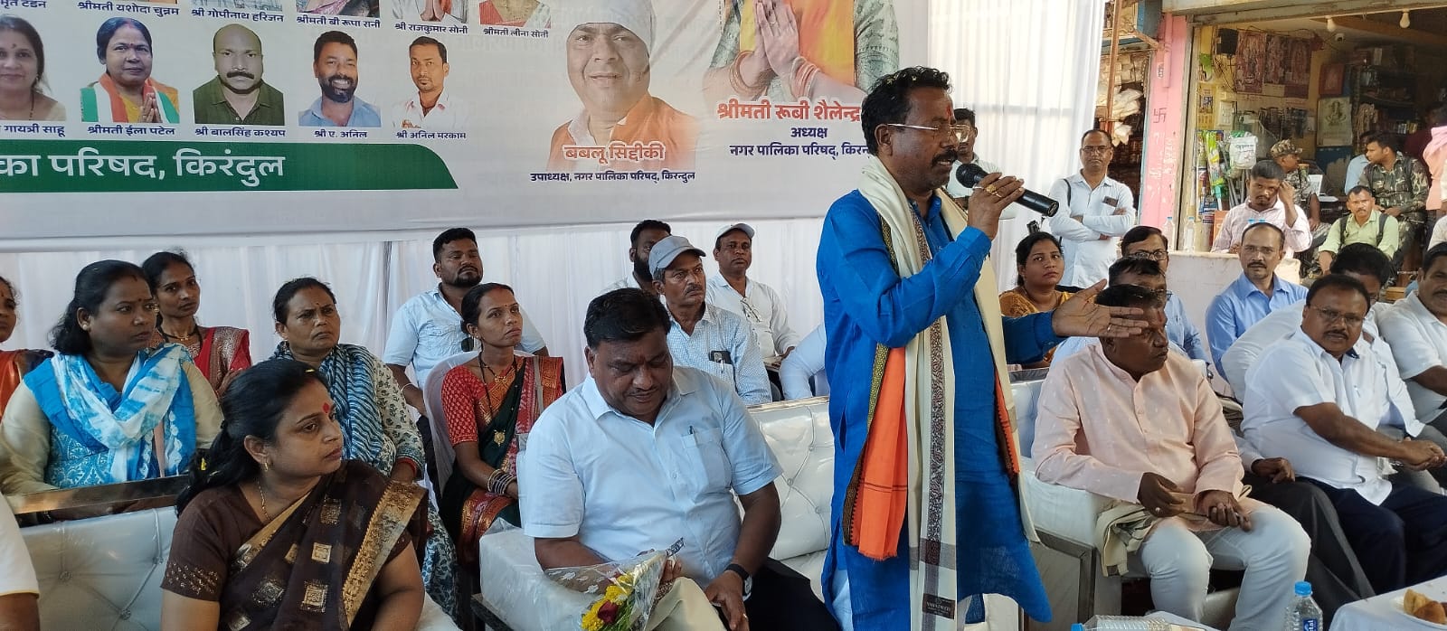 किरंदुल पालिका अध्यक्षा के प्रयास से विधायक के द्वारा ट्यूबलर स्ट्रीट लाइट का किया गया लोकार्पण