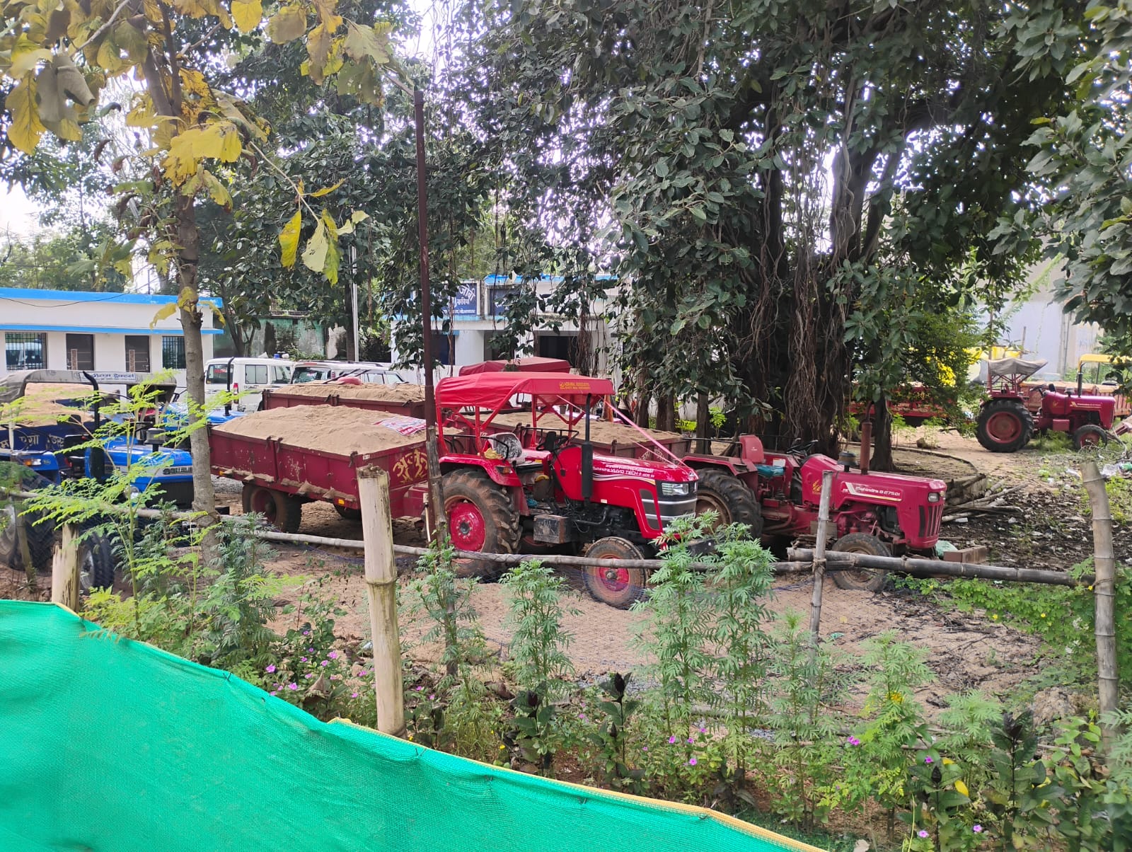 रेत के अवैध परिवहन पर जोबी पुलिस की कार्रवाई, मांड नदी से अवैध रेत परिवहन करते 9 ट्रैक्टर पकड़े 
