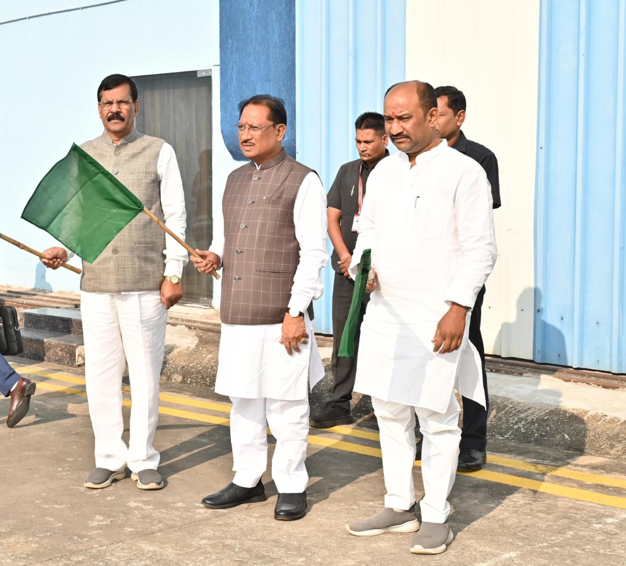  मुख्यमंत्री ने स्टेट हैंगर से विमान परिचालन सेवा का किया शुभारंभ