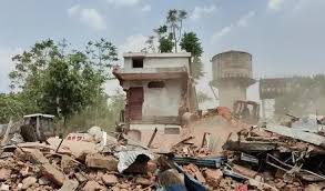 भूपेन्द्र क्लब की भूमि पर लगभग 50 वर्षो से अतिक्रमण,! भारी सुरक्षा के बीच 22 दुकानें जमींदोज