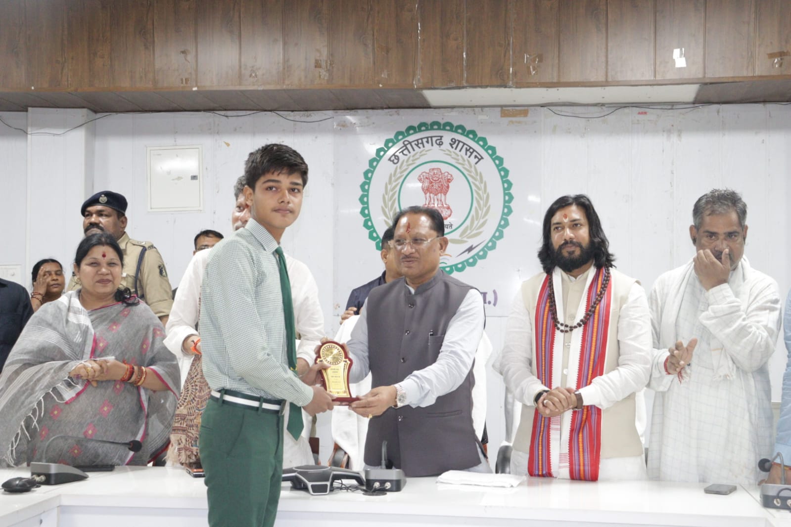 मुख्यमंत्री विष्णुदेव साय ने मेधावी विद्यार्थियों का किया सम्मान