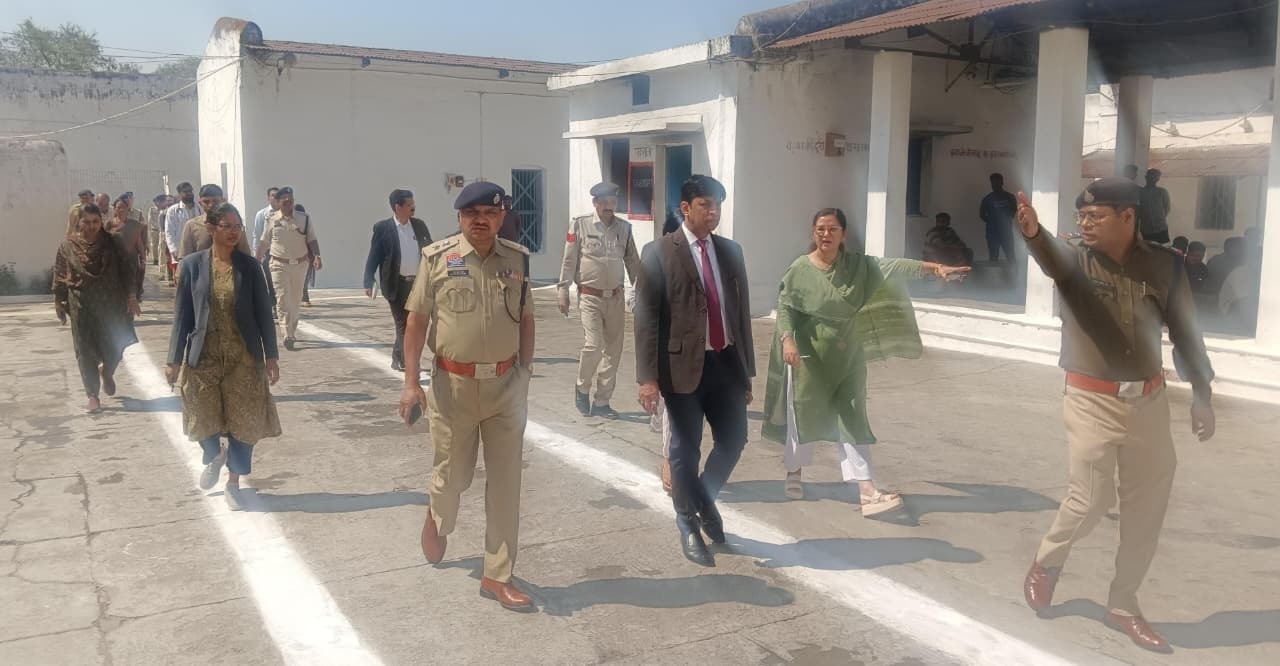 जिला जेल बैकुण्ठपुर का तिमाही निरीक्षण, बंदियों को मिल रही सुविधाओं का लिया जायजा