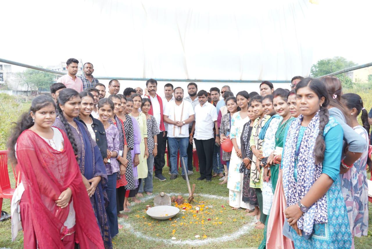 लक्ष्मण प्रसाद वैद्य शासकीय कन्या महाविद्यालय परिसर में 100 बेड का कन्या छात्रावास का भूमिपूजन 
