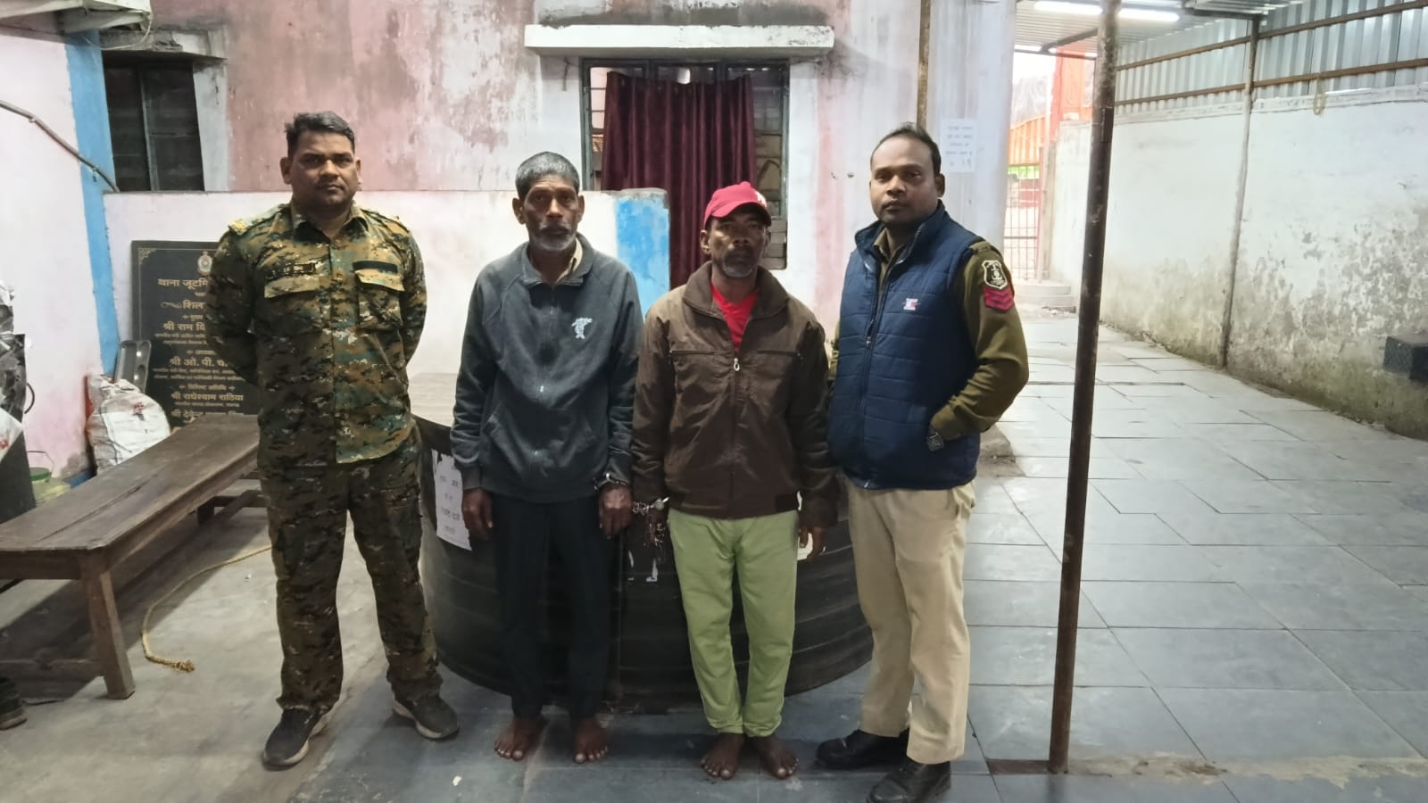 पड़ोसियों के बीच मारपीट में जूटमिल पुलिस ने दो आरोपी पर गैर-जमानतीय धाराओं में की कार्यवाही आरोपियों को कोर्ट पेश कर भेजा जेल