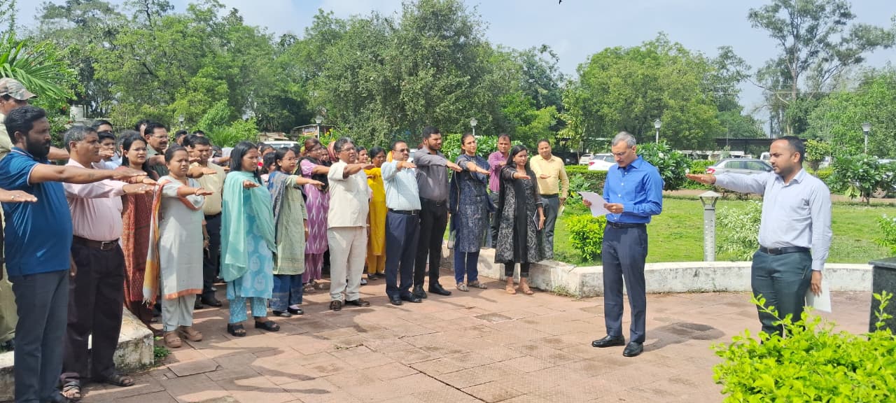 कलेक्टर रणवीर शर्मा ने दिलाई राष्ट्रीय एकता दिवस की शपथ