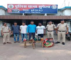 दुर्ग पुलिस की बड़ी कार्रवाई,हुक्का बार पर छापा, दुकानदार समेत तीन ग्राहक गिरफ्तार