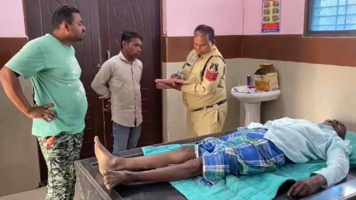 महुआ बीनने गए दंपति पर मधुमक्खियों का हमला, पति की मौत, पत्नी घायल