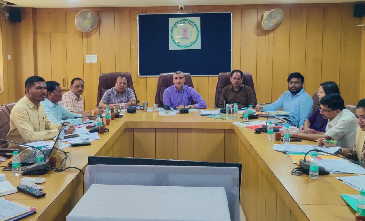 खरीफ सीजन 2025 में उर्वरक वितरण पर कलेक्टर सख्त - जिला स्तर पर नियंत्रण कक्ष गठित