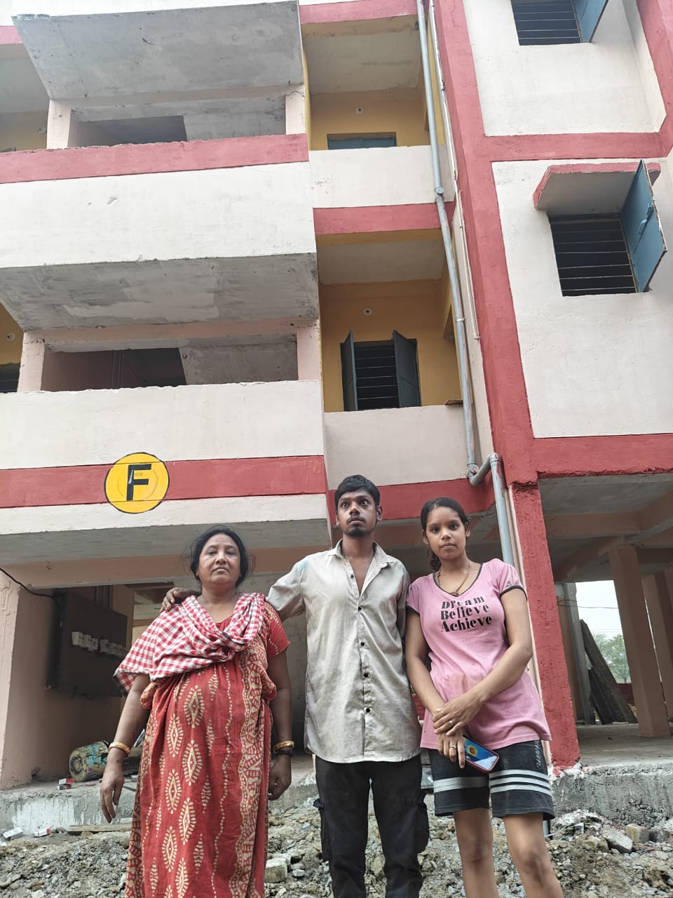 आंखों से दिव्यांग सोनू सारथी ने छूकर महसूस किया नए घर का सपना, बोले- अब जिंदगी आसान लगेगी