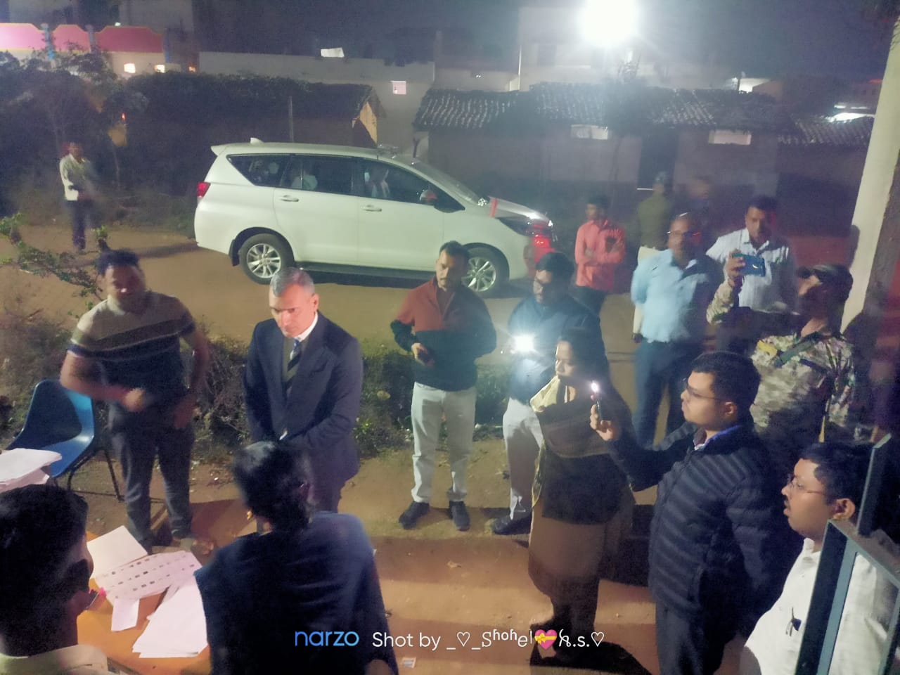 कलेक्टर रणबीर शर्मा ने किया कोबिया पोलिंग स्टेशन का आकस्मिक निरीक्षण