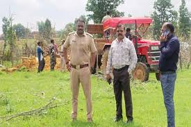 वन विभाग की टीम ने अवैध मकानों को गिराया,अतिक्रमणकारियों के कब्जे से जमीन को मुक्त कराया