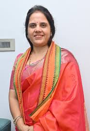 भाजपा महापौर प्रत्याशी मीनल चौबे निर्णायक जीत की ओर 