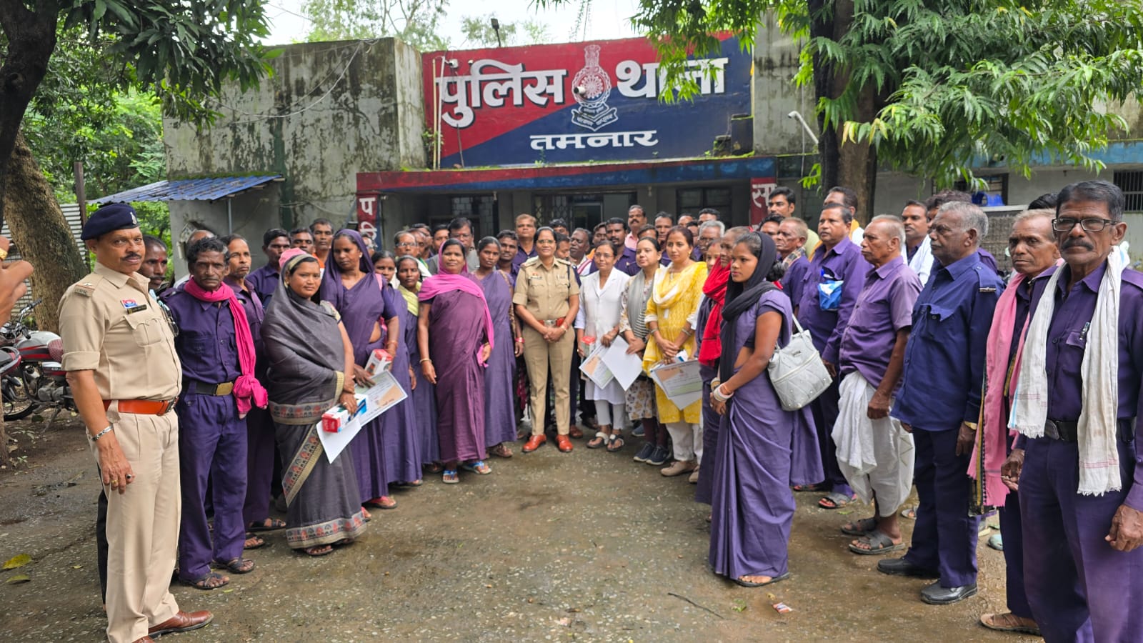  पुसौर और तमनार थानों में आयोजित कोटवार मीटिंग और नागरिक सम्मान कार्यक्रम में सुरक्षा व सेवा भावना को मिला प्रोत्साहन