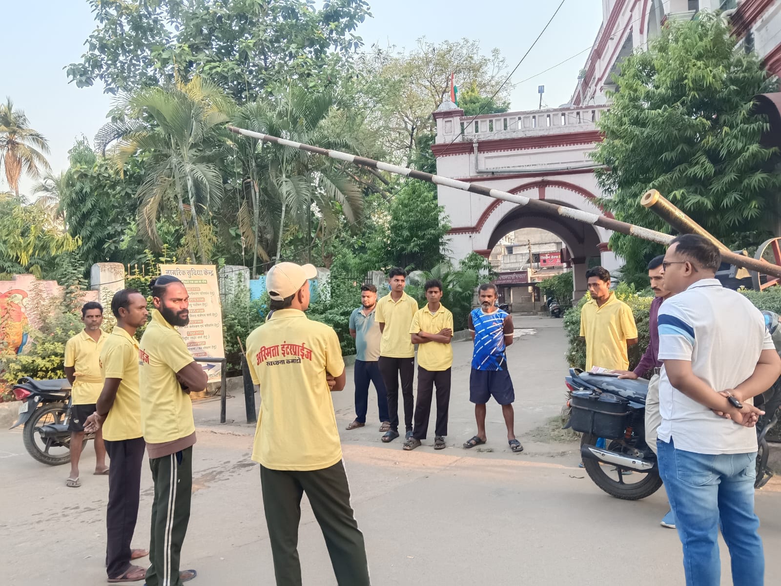 नगर निगम में बड़ी कार्रवाई: आयुक्त के निरीक्षण में लापरवाही उजागर, एक कर्मचारी निलंबित
