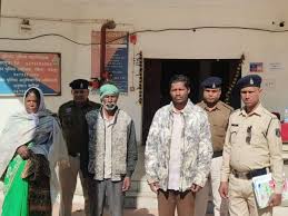 जमीन विवाद में पिता ने बेटे पर पेट्रोल डालकर लगाई आग