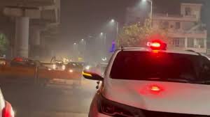 कार में लाल बत्ती और स्टंटबाजी मामले में रायपुर पुलिस ने वाहन मालिकों को जारी किया सख्त नोटिस
