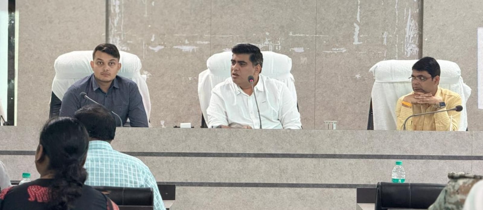 समय-सीमा की बैठक में दंतेवाड़ा कलेक्टर ने बस्तर ओलम्पिक,आयुष्मान कार्ड के संदर्भ में दिए निर्देश