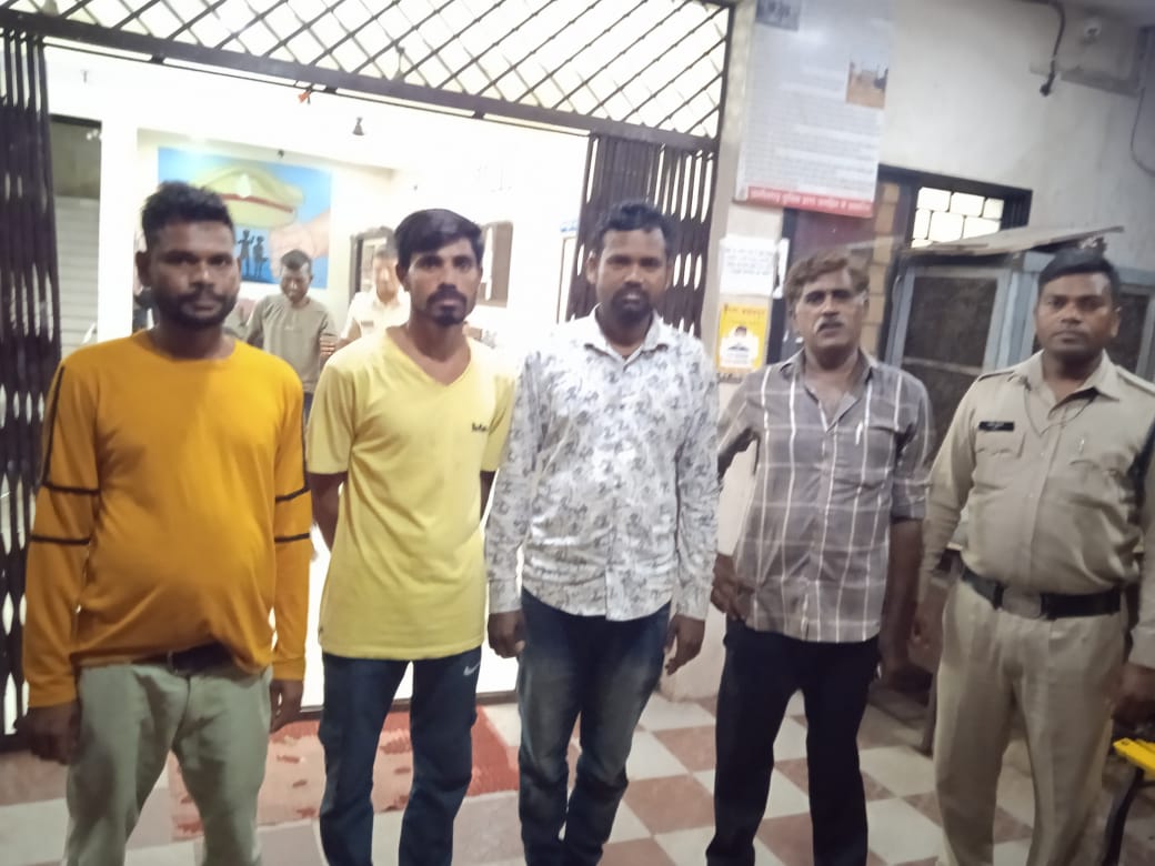 अवैध रूप से शराब बिक्री पर अंकुश लगाने राजनांदगांव पुलिस की कार्यवाही