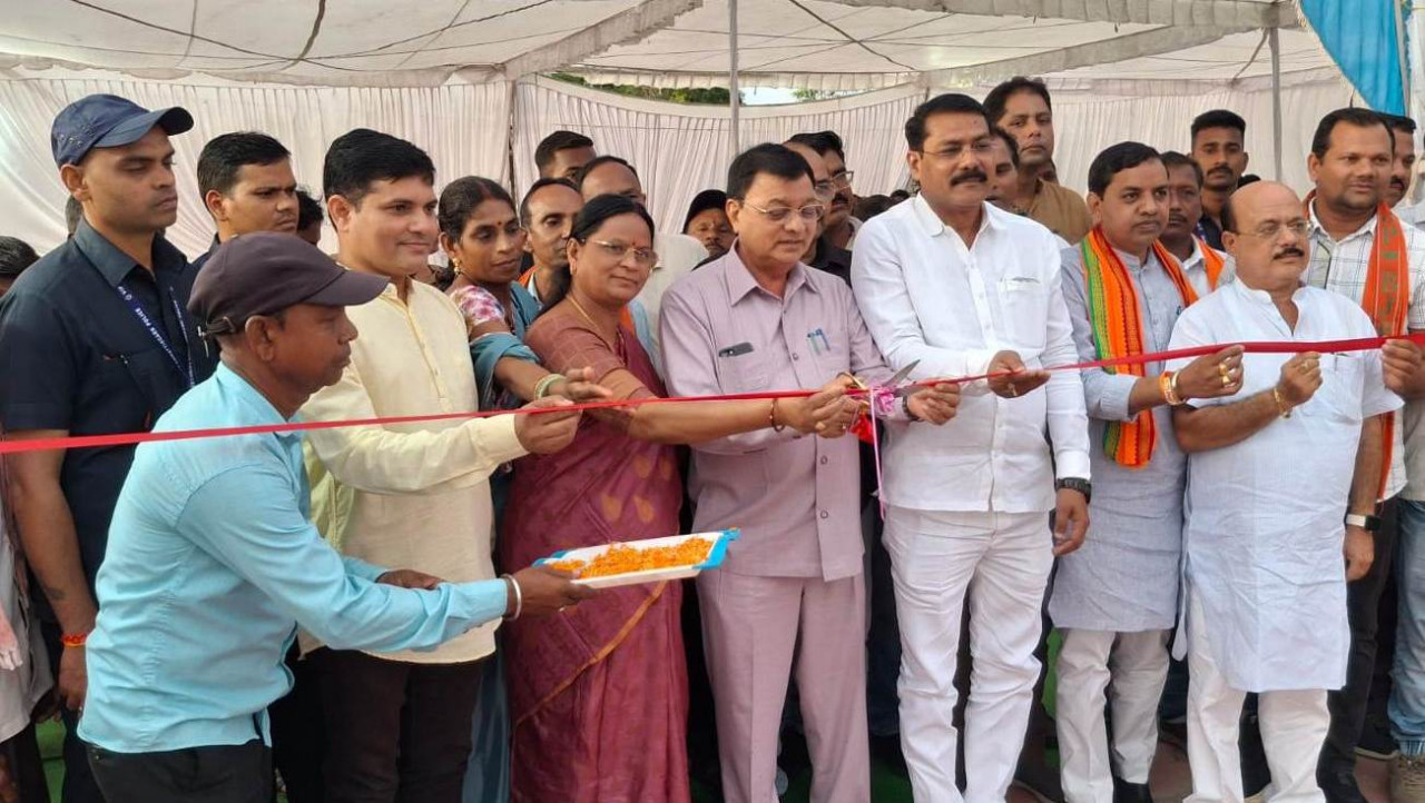 उद्योग मंत्री ने स्लम बस्तियों को दी सर्वसुविधायुक्त उद्यान की सौगात 