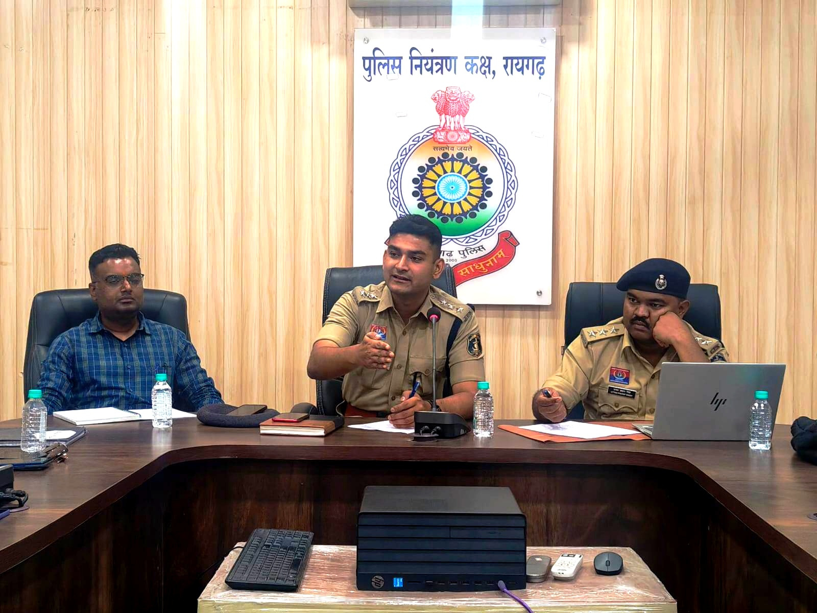 रायगढ़ पुलिस की पहल—सड़क दुर्घटनाओं पर अंकुश के लिए ट्रांसपोर्टरों के साथ अहम बैठक, सख्त दिशा-निर्देश जारी
