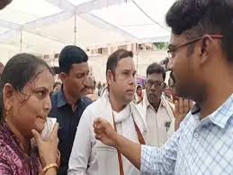 सुशासन तिहार में पूर्व विधायक का हंगामा,बीजेपी नेताओं को चूड़ियां पहनने बोलीं 