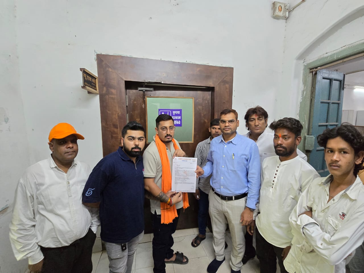 नवरात्री में दुर्गा पंडालों एवं गरबा आयोजकों द्वारा होने वाली अश्लीलता एवं फूहड़ता पर रोक की मांग,हिंदू संगठनों ने कलेक्टर को सौंपा ज्ञापन