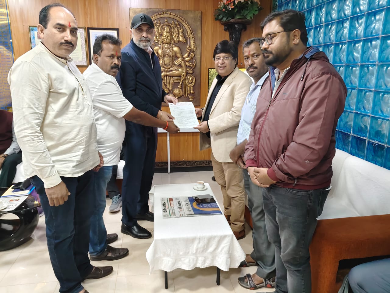 मजदूर हित में श्रमिक संघ एसकेएमएस किरन्दुल ने 6 सूत्रीय मांग पत्र एनएमडीसी सीएमडी को सौंपा