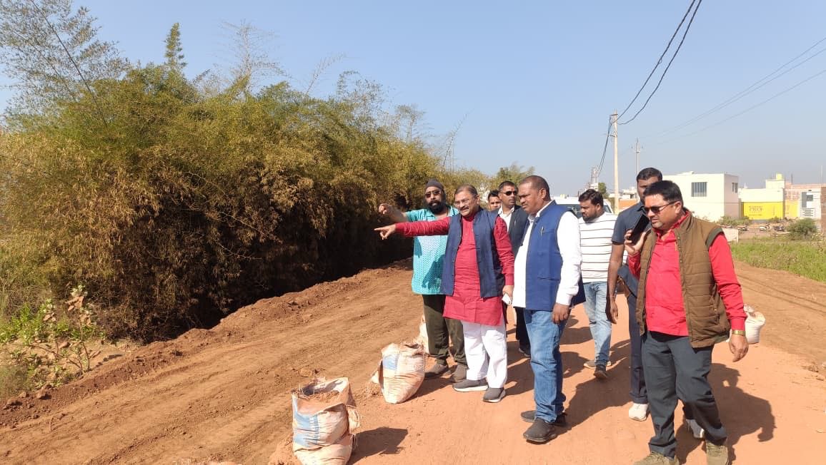 सांसद संतोष पांडेय ने निर्माणाधीन गौरवपथ निर्माण कार्य का किया निरीक्षण 