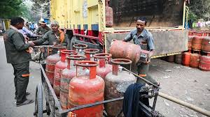 Fuel Crisis: सरकार का मास्टरस्ट्रोक, होटल-ढाबों को मिला ज्यादा गैस कोटा