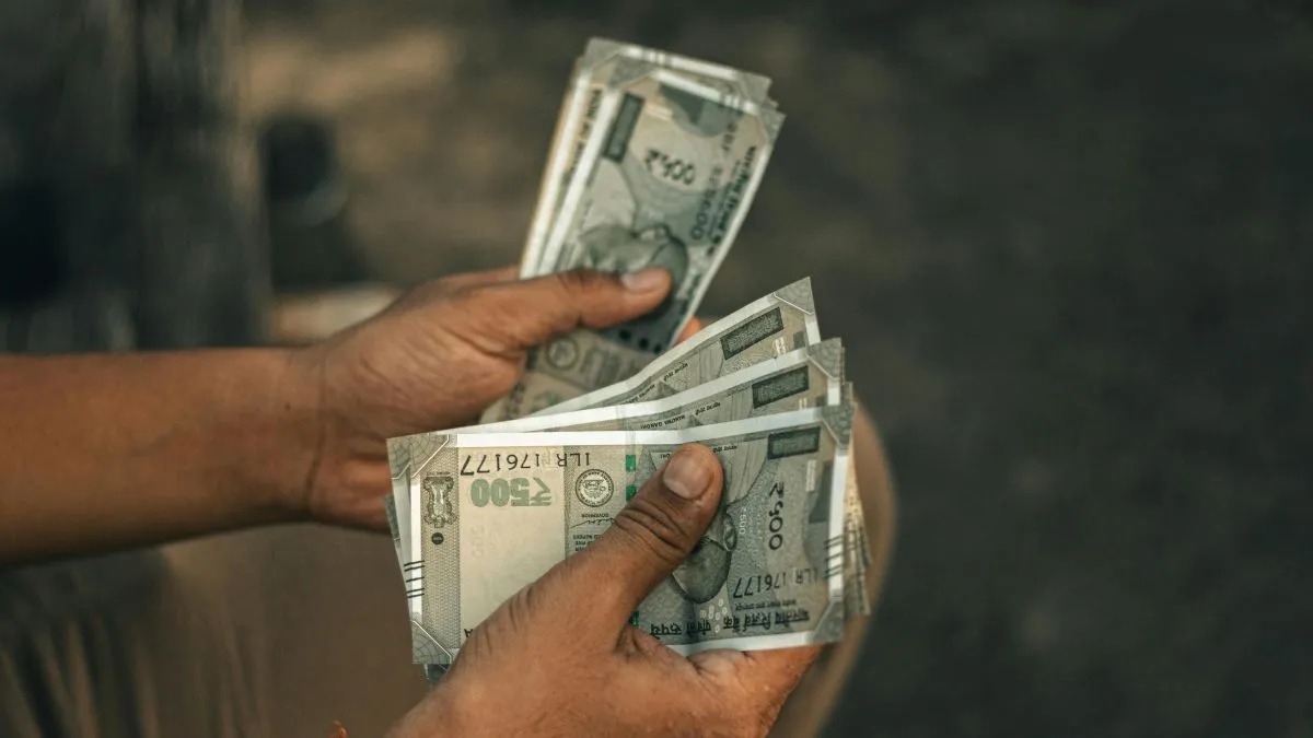  DA Hike: सरकारी कर्मचारियों को बड़ी राहत, 2% महंगाई भत्ते में बढ़ोतरी को मंजूरी
