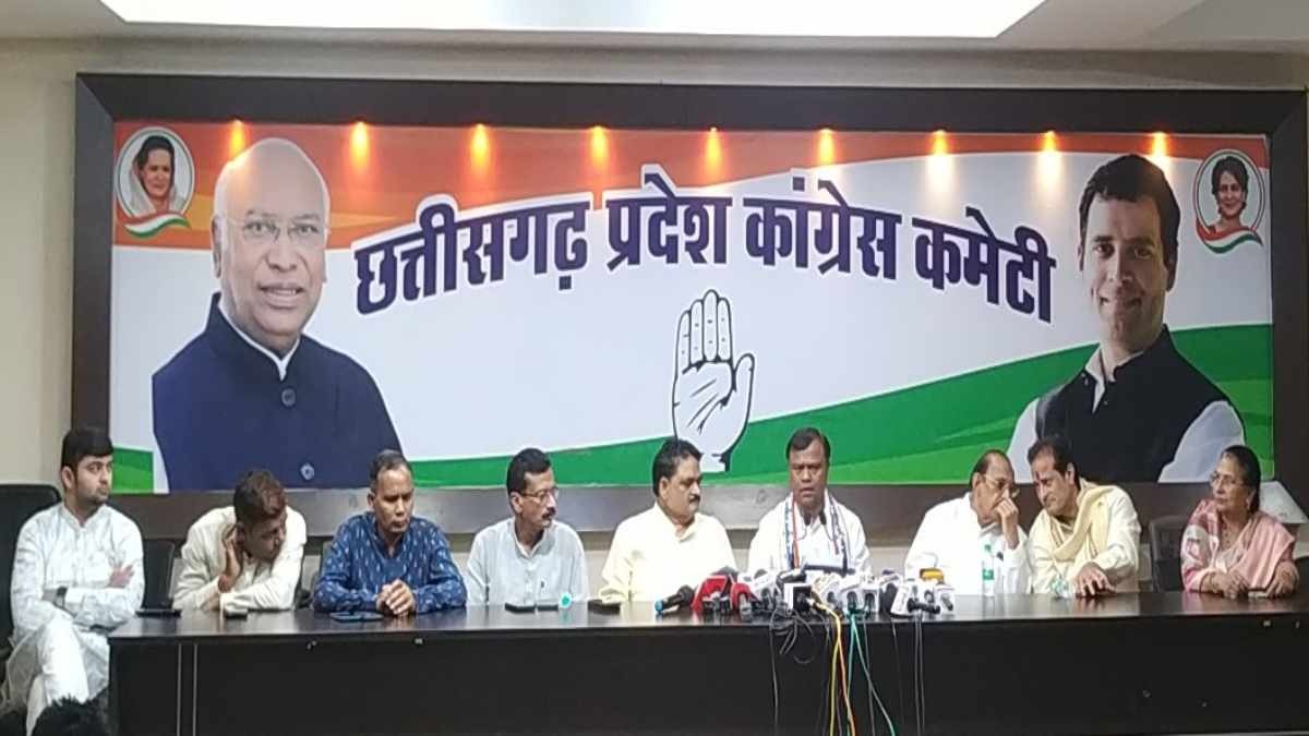 विश्रामपुर मामले में कांग्रेस की PC : दीपक बैज का सवाल – क्या प्रदेश में दो तरह का कानून चल रहा? FIR के लिए धरना देना पड़ा…