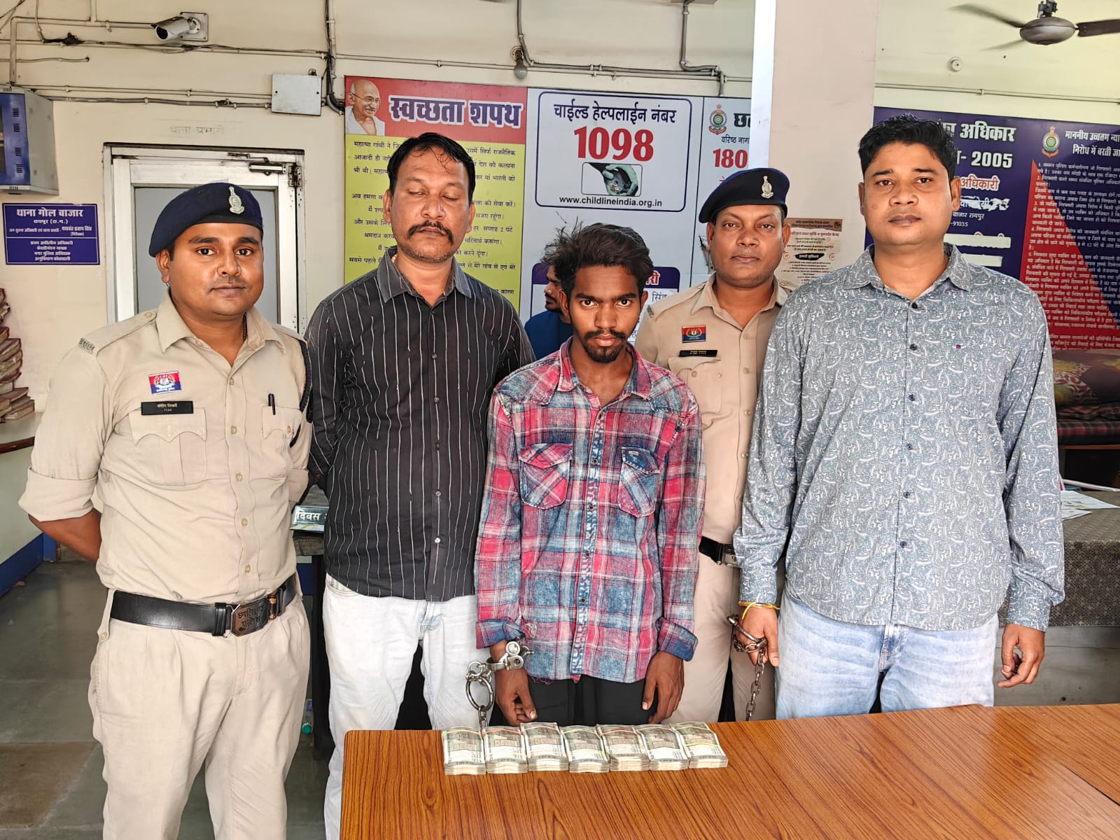 गोल बाजार नरेंद्र बैंगल्स दुकान में हुई चोरी के मामले में 24 घंटे के भीतर आरोपी हुआ गिरफ्तार