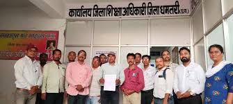शिक्षकों की समस्यों के निराकरण के लिए डीईओ से मिला शिक्षक फेडरेशन