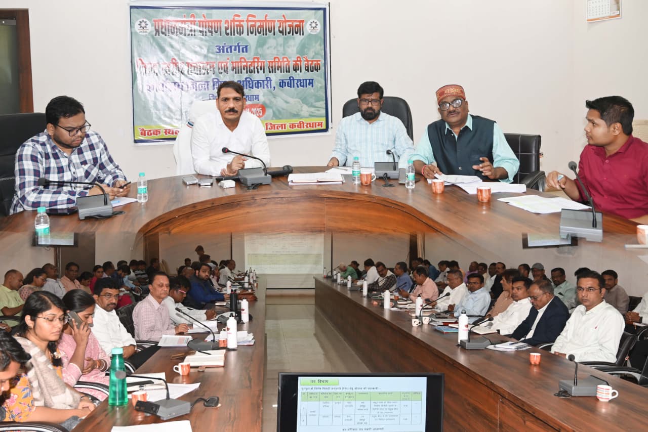 सभी स्वीकृत निर्माण कार्यों में लाएं तेजी, अप्रारंभ कार्य करें शुरू - कलेक्टर  गोपाल वर्मा