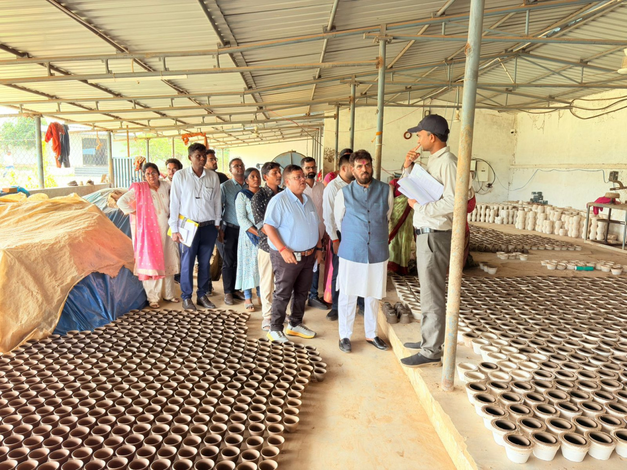 ग्रामोद्योग बोर्ड अध्यक्ष राकेश पाण्डेय ने किया ग्रामोद्योग इकाइयों का निरीक्षण