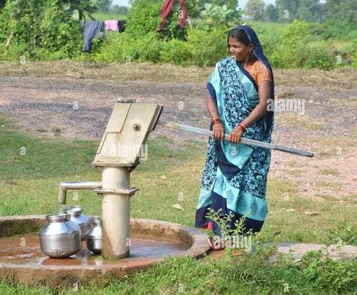 अब न आँखे डबडब, न कतार — सरकार की योजनाओं से घर-घर पहुँच रही पानी की धार