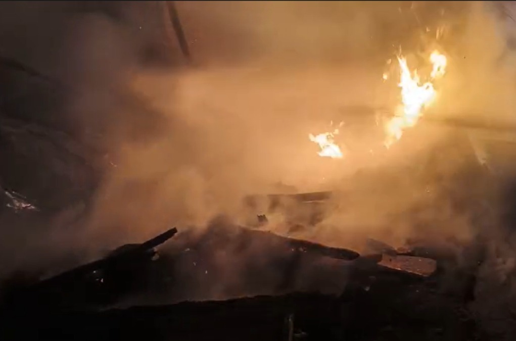 धमतरी में टायर दुकान में भीषण आग, मिनटों में राख हुई पूरी दुकान, लाखों के नुकसान की आशंका