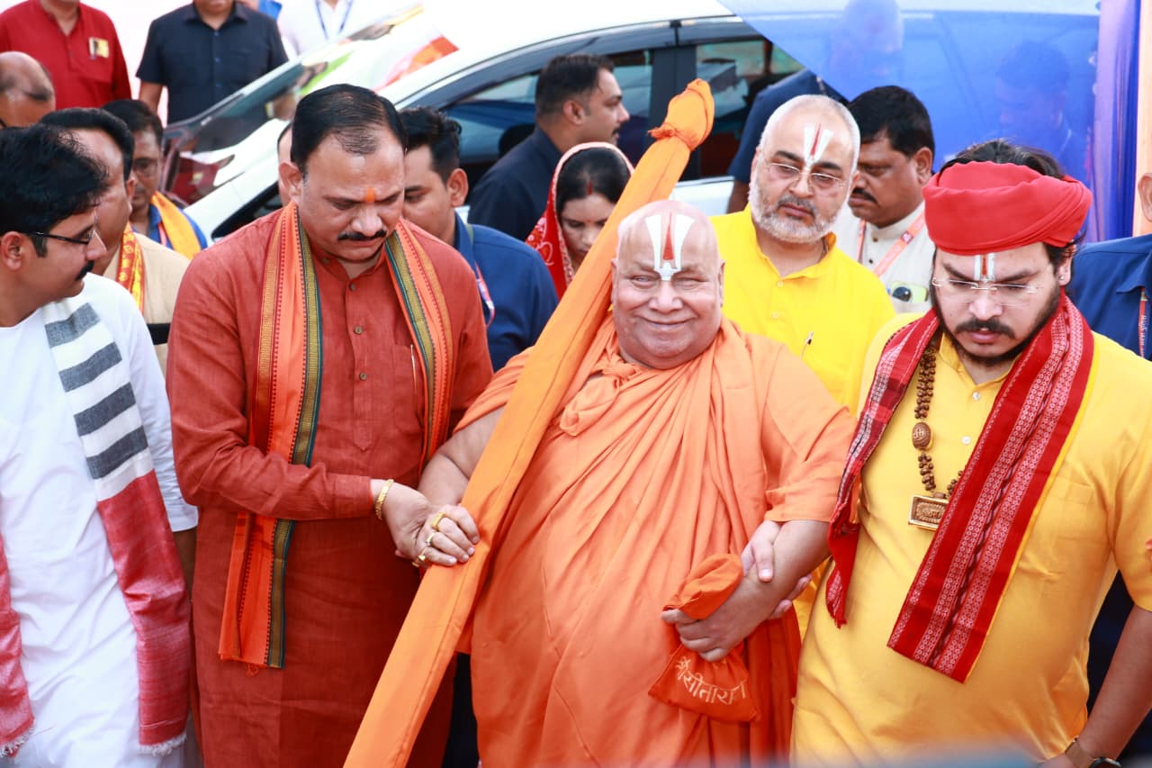 चिरमिरी में श्रीराम कथा का तीसरा दिन रहा भक्तिमय, जगद्गुरु रामभद्राचार्य के प्रवचनों से गूंजा कथा पंडाल