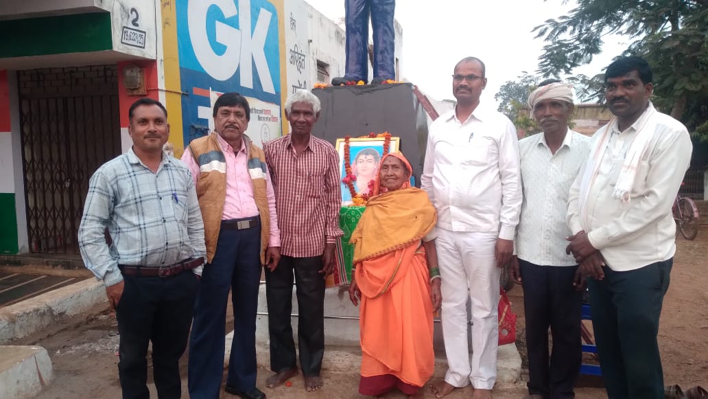 डौण्डी लोहारा मे सावित्रीबाई फुले जयंती मनाया गया