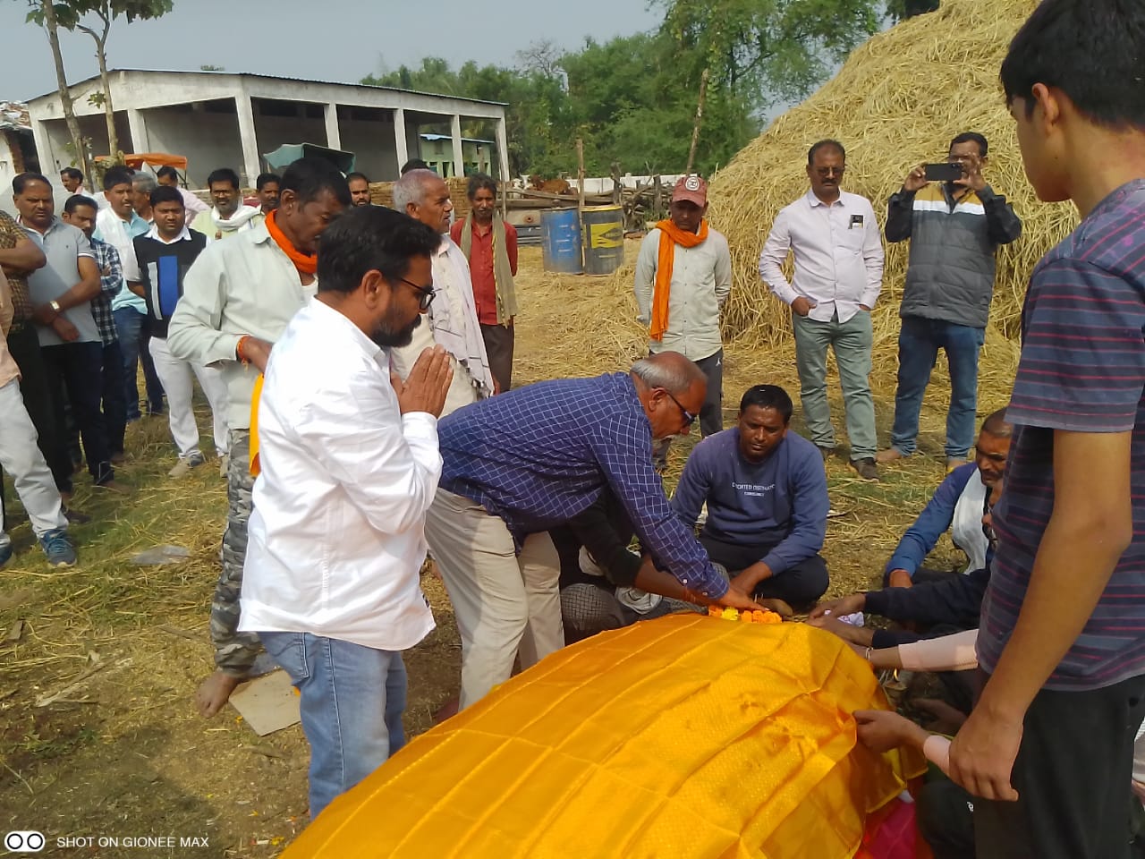 छत्तीसगढ़ लोधी समाज के प्रदेश कोषाध्यक्ष विष्णु लोधी ने श्री लतमार जंघेल को दी अंतिम विदाई