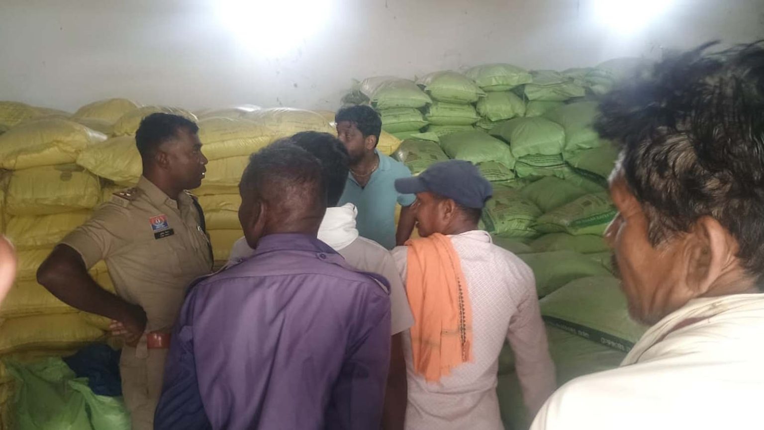 बालोद में खाद चोरों का आतंक: सहकारी समिति के गोदाम से 68 बोरी डीएपी गायब, पुलिस जांच में जुटी
