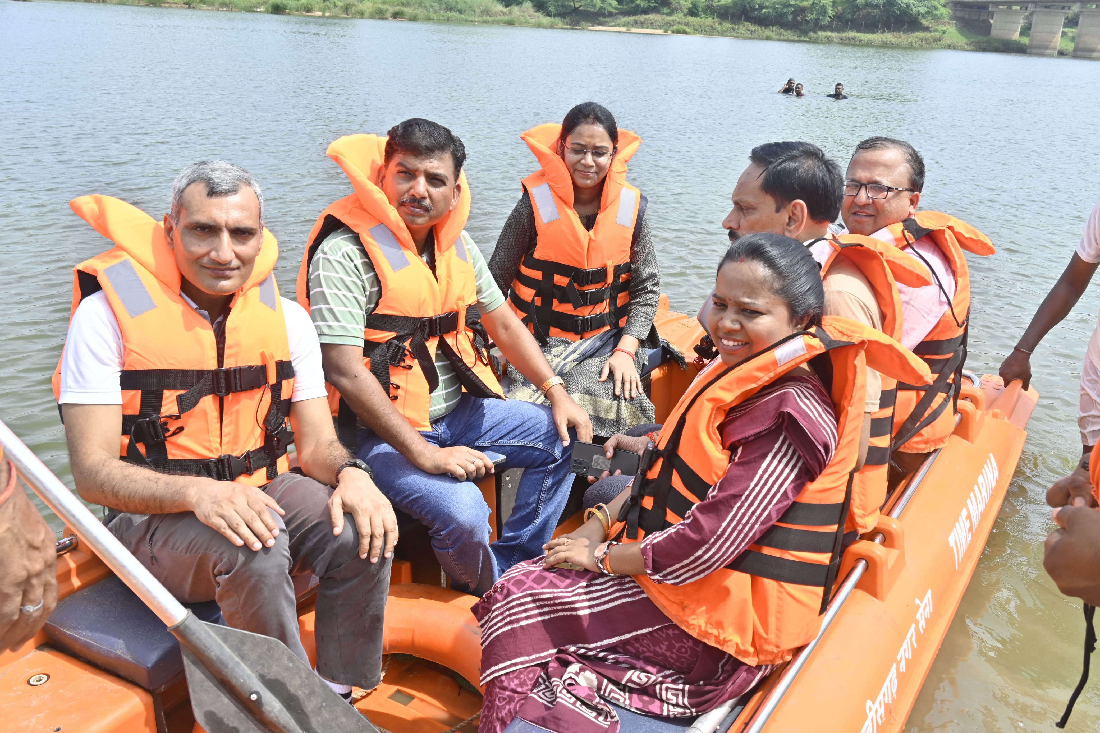  शिवनाथ नदी में बाढ़ आपदा से बचाव के लिए किया गया मॉकड्रिल,कलेक्टर ने लिया तैयारियों काजायजा