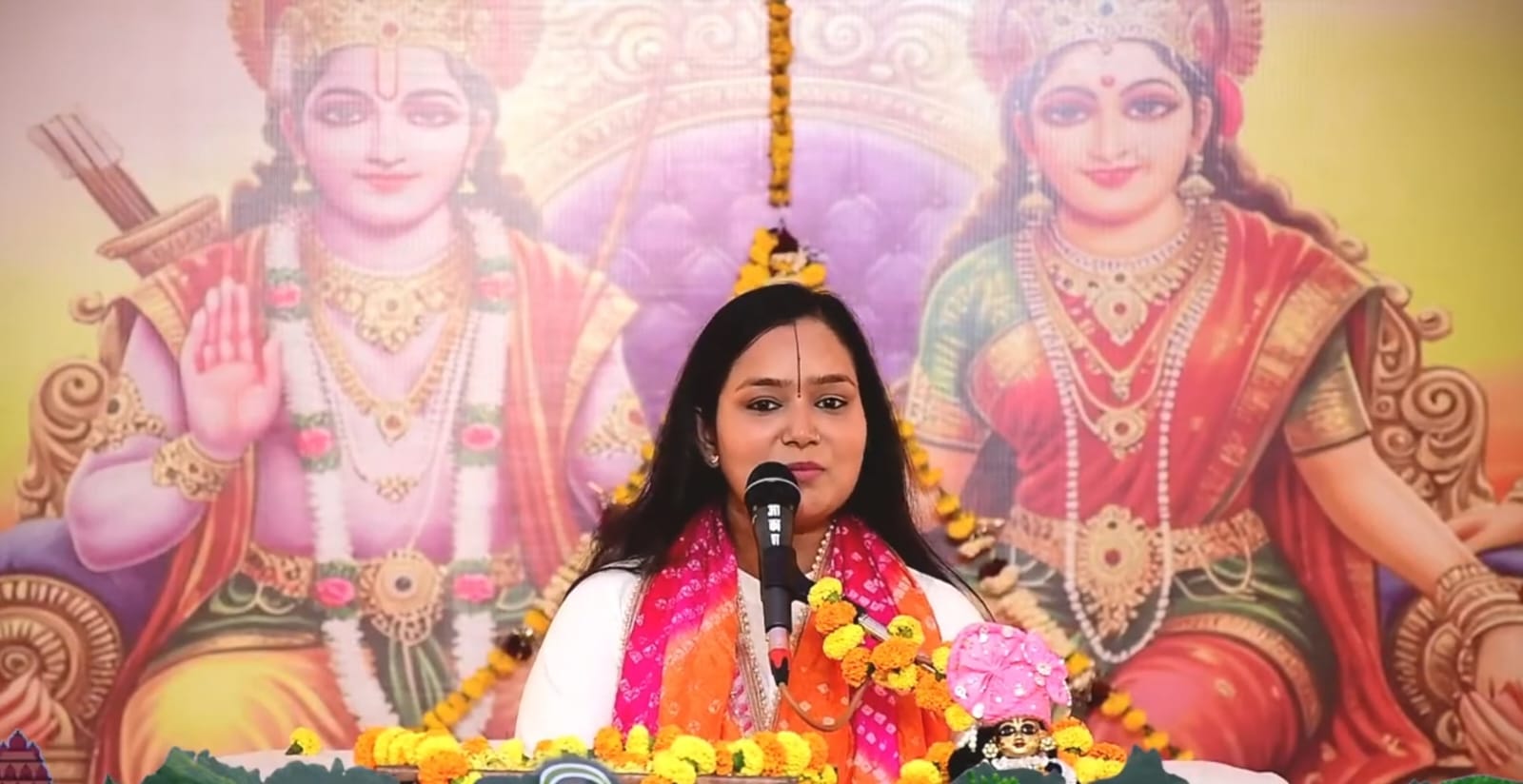 रामकथा के चतुर्थ दिवस मानस विदुषी देवी चंद्रकला ने गरियाबंद के गांधी मैदान में श्री राम जन्म की कथा का रसपान कराया