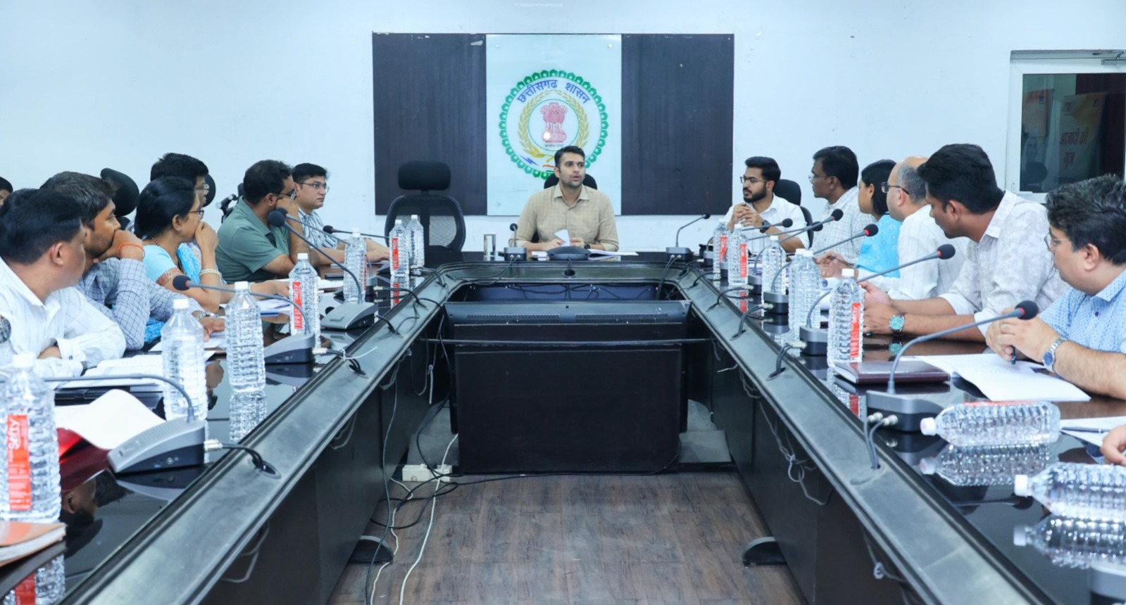 रायगढ़ में स्वास्थ्य योजनाओं की समीक्षा: कलेक्टर ने गुणवत्ता और समयबद्ध क्रियान्वयन पर दिया जोर